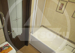 Ремонт ванны 4 кв.м. фото которой представлено на экране сделан с особой тщательностью и вниманием к деталям внутренней отделки.