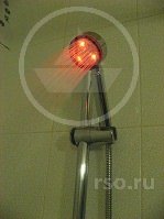 Душевая лейка красной подсветкой известит о повышении температуры воды Душевая лейка красной подсветкой известит о повышении температуры воды