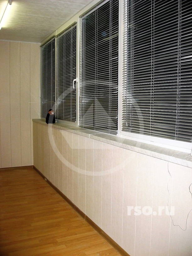 Стоимость ремонта двухкомнатной квартиры по прайсу РСО www.rso.ru/cost/price включает в себя и отделку лоджий с балконами, с возможностью утепления последних.
