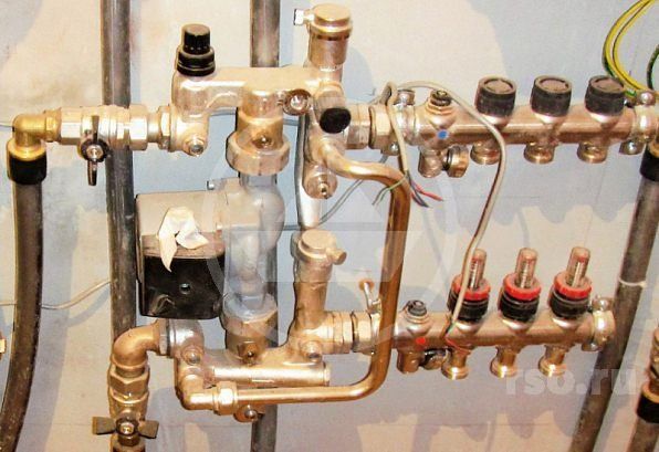 Насосно-смесительный узел для тёплого пола играет важную роль в системе теплоснабжения нагнетая и стабилизируя ток горячей воды в автоматическом режиме.