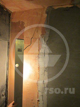 Ремонт однокомнатной квартиры в хрущёвке предполагает значительный слой штукатурки для выравнивания плоскостей. Ремонт однокомнатной квартиры в хрущёвке предполагает значительный слой штукатурки для выравнивания плоскостей.