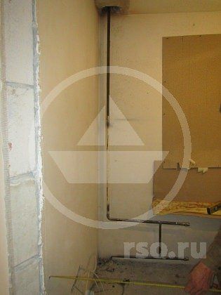 Теперь стояк отопления идеально вертикально ровный, без излишних изгибов выполненных ранее сварщиками местного ЖЭК. Теперь стояк отопления идеально вертикально ровный, без излишних изгибов выполненных ранее сварщиками местного ЖЭК.