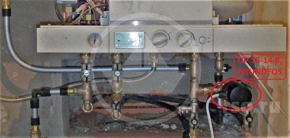 Работающий котёл Viessmann 111 W показывает оптимальное рабочее давление в системе и установленный режим температуры ГХВ. Работающий котёл Viessmann 111 W показывает оптимальное рабочее давление в системе и установленный режим температуры ГХВ.