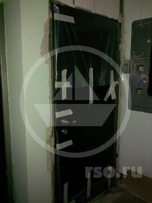 Установленная входная дверь в квартиру затягивается полиэтиленовой плёнкой для исключения запыления и возможных повреждений. Установленная входная дверь в квартиру затягивается полиэтиленовой плёнкой для исключения запыления и возможных повреждений.