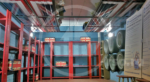 Сигнализация с резервным блоком питания выведенная на пульт вневедомственной охраны, усиленные ворота, усложнённые замки и некоторые другие сюрпризы надёжно охраняют спокойствие владельца.