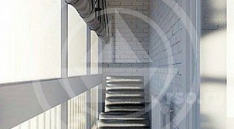 Утеплённая лоджия, которой оборудована квартира в английском стиле, в дополнение к настенному радиатору, оснащена программируемым электрическим тёплым полом, распространяющим тепло по всей площади напольного покрытия, что обеспечивает безусловное прогревание и отсутствие запотевания окна даже в самые сильные морозы. 