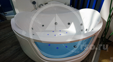 Ванна с гидромассажем