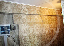 В старых домах серии 1-511 ремонт 2 комнатной хрущёвки может осложняться наличием ригелей в коридоре. В этом случае проблемные места закрываются шкафами-купе или книжными полками.
