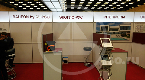 В программу подготовки к демонстрационной части своих проектов администрацией Центра предоставлены стенды для каждой компании-участницы, которые имея единое стилевое решение оформляются соответственно тематике показа.