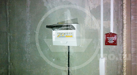 Электротехнические работы в полном объёме входят в ремонт новых квартир без отделки, ибо, зачастую, застройщик ограничивается, как правило, только подобного рода, так называемым «Вводом» в квартиру силового кабеля, а дальше - как хотите. Даже розетку не предусматривают в своём мини-щитке. По неволе приходится всё снимать и переделывать как нужно.