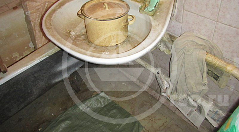 Сантехприборы ванной комнаты пришли в полную негодность.