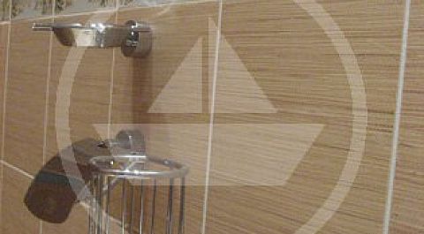 В отличие от общественных мест, где курение запрещено, в собственной квартире вполне уместно оснащение настенной пепельницей в туалете и ванной комнате. Вытяжную вентиляцию обеспечивающую удаление дыма и отсутствие проникания табачного дыма к соседям мы обеспечим.