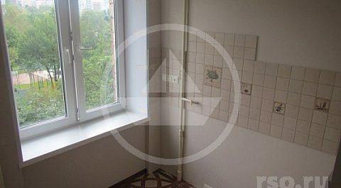 Кухонный фартук, кстати, совсем не обязательно должен быть выполнен из керамической плитки. Ведущие производители кухонь, зачастую, предлагают весьма оригинальные настенные панели, выполняющие ту же функцию.