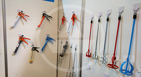 Инструмент для малярных работ часто выполняет одноразовую функцию на каждом объекте ремонта так как напрямую соприкасается с различными красителями.