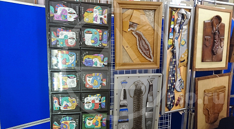 Коллекция симпатичных рыбок, нарисованных на&nbsp;холсте акриловой краской представляют пары, он&nbsp;и&nbsp;она, и&nbsp;не&nbsp;повторяются ни&nbsp;в&nbsp;одной детали.