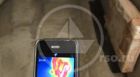 Обвязка котла Висман, финишную операцию которой вы видите на представленном фото завершена и тепловизор явственно показывает, что и подводящая магистраль в стяжке пола, и радиатор отопления дают стабильный нагрев.