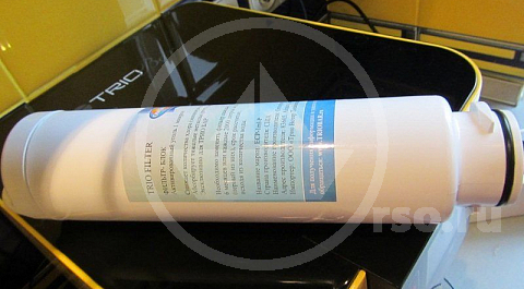 Окройте верхнюю крышку Трио Бара для замены фильтра