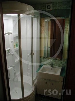 Гидромассажная кабина с парогенератором довольно просторна внутри, а дополнительный вентилятор легко удалит остатки пара.